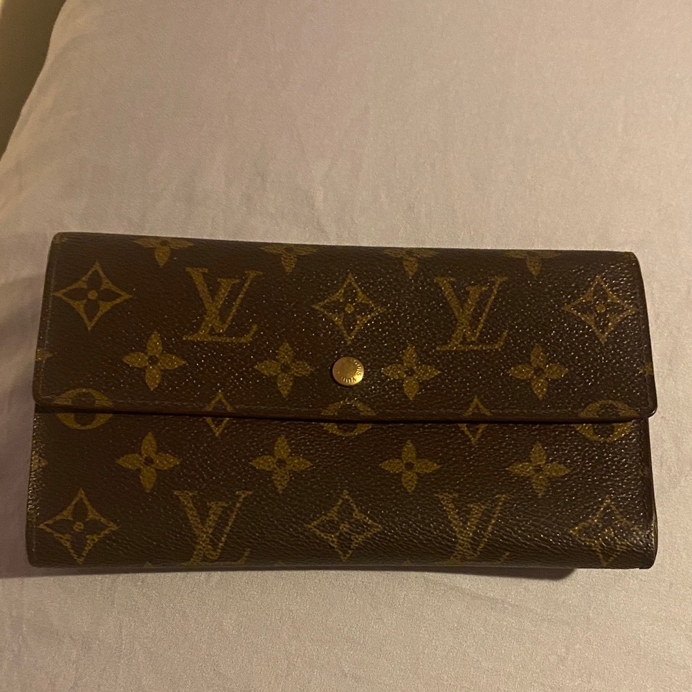 Louis Vuitton Elegant Brown Leather Wallet